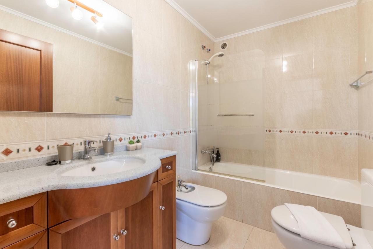 Confort Junto A La Ria De Barakaldo Exteriör bild